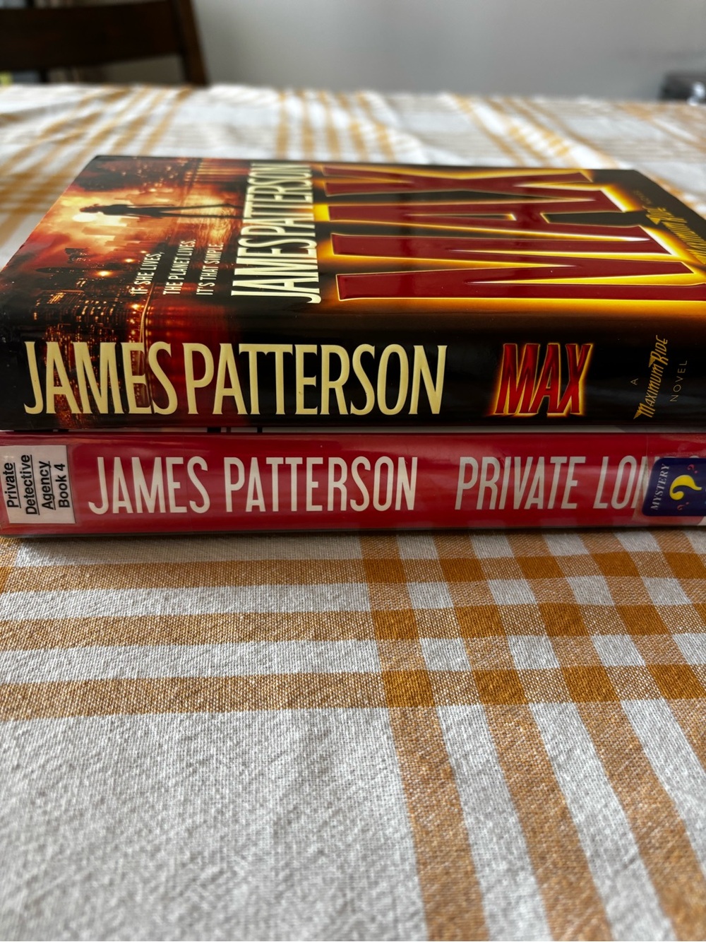 Hardcover Thriller Bundle in Red and Black - Home Office Reading